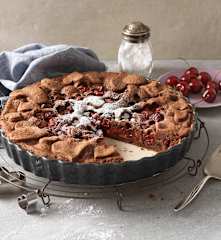 Tomův čokoládový koláč s třešněmi