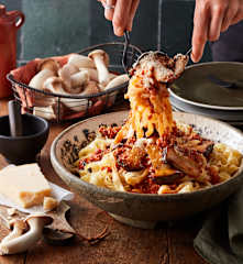 Pilz-Hackfleisch-Bolognese mit Bandnudeln