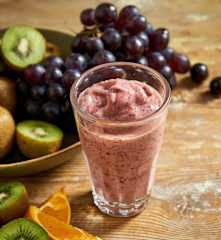 Granizado de kiwi, banana e uva