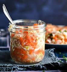 Kraut mit Karotten fermentiert (mit Gemüsestyler)