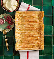 Tarte de massa filo com gelado de meloa e framboesa em pó