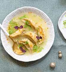 Raviolis de daurade au citron vert, bouillon à la citronnelle