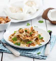 Ryba w papilotach ze świeżym kokosem, quinoa i porem