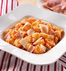 Pasta pomodoro ricotta e mortadella