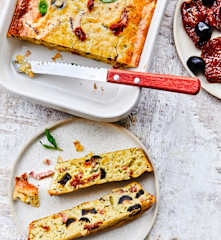 Clafoutis de courgettes aux tomates confites et bacon