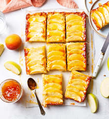 Tarta de manzana con glaseado de albaricoque