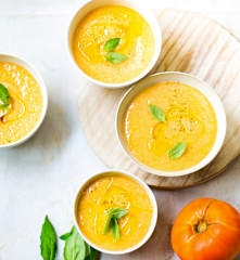 Gaspacho de tomates jaunes au basilic