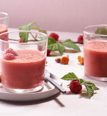 Smoothie de frambuesa y mango con cúrcuma