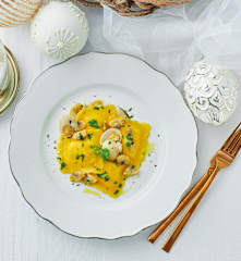 Ravioli all'astice con sautè di vongole