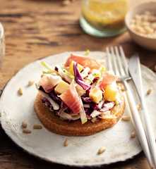 Salade alsacienne revisitée sur sablé parmesan