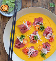 Tiradito de atún con salsa de ají amarillo