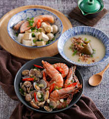 和風鍋-手工魚丸鮭魚加豆腐+清蒜明蝦蛤蜊+味噌柴魚昆布粥