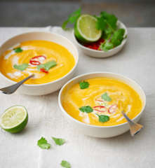 Velouté de lentilles corail au curry thaï et lait de coco