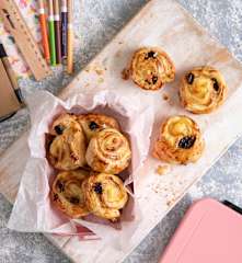 Ślimaczki z budyniem i rodzynkami