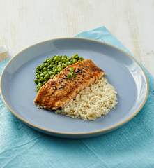 Salmone al vapore con piselli e riso