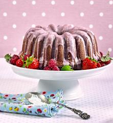 Bitter Çikolatalı ve Kırmızı Şarap Soslu Kek