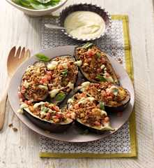 Melanzane ripiene con salsa allo yogurt, zafferano e melograno