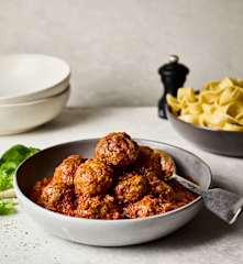 Κεφτεδάκια με σάλτσα ντομάτας