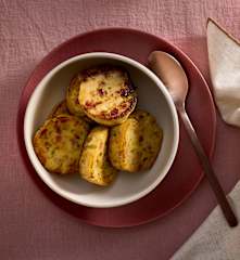 Serviettenknödel mit Speck und Zwiebeln