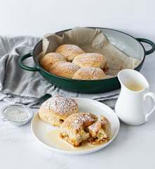 Buchteln with vanilla custard (Sweet Austrian rolls)