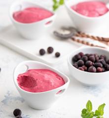 Mus z czarnej porzeczki do tortów i deserów