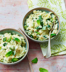 Riz pilaf aux courgettes, chèvre frais et menthe