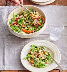 Salade de haricots, tomates  et thon, vinaigrette au pesto