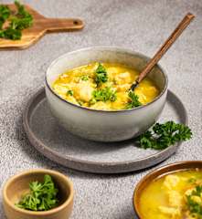 Minestrone z kurczakiem i kluskami kładzionymi