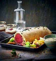 Menü: Topinambursuppe, „Beet" Wellington mit Ofengemüse, Lebkuchentrifle