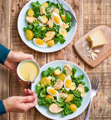 Salade de pommes de terre et œufs durs façon César