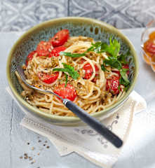 Spaghetti mit Tomaten-Kapern-Öl