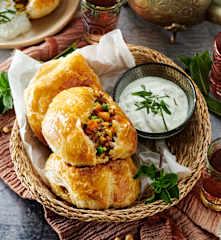 Blätterteig-Taschen mit Reis-Hack-Füllung (Ouzi)