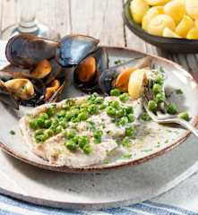 Mejillones y pescado con patatas al azafrán