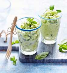 Salade fraîcheur concombre, courgette et menthe