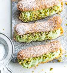 Eclairs à la pistache et fève tonka