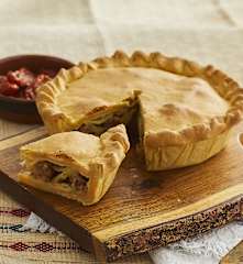 Panada sarda di salsiccia e patate