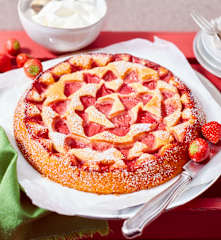 Versunkener Erdbeerkuchen