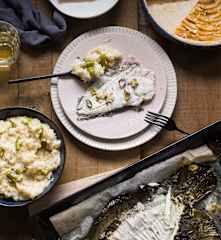 Menú: Rodaballo asado al orio con risotto de espárragos - Tarta de manzanas