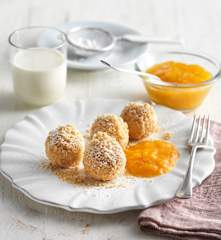 Topfenknödel mit Marillenröster