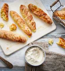 Baguettes apéritives au curry et fromage