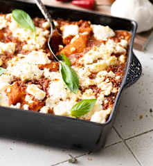 Patate dolci con ragù vegetariano e Feta