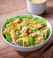 Caesar salad di tonno