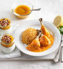 Menü: Paprikahendl mit Reis; Marillen-Topfen-Dessert mit Krokant