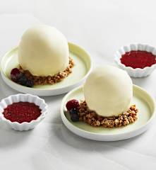 Semifreddo alla mela su crumble di biscotti