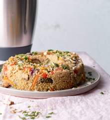 Bulgur com legumes e molho de cogumelos