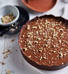 Tarta czekoladowo-orzechowa bez pieczenia