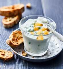 Mousse au roquefort, poire et gingembre