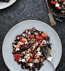 Rissalat med jordbær og feta