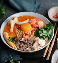 Noodles Tom Yum Estilo Bangkok