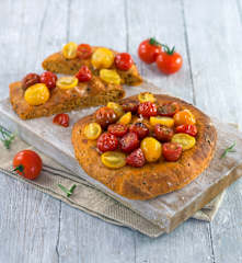 Tomatenfladen mit Oliven